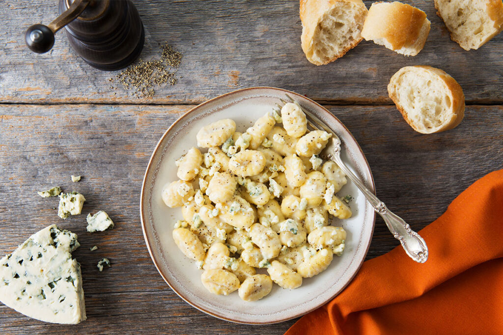 alfredo-gnocchi-with-crumbled-blue-cheese