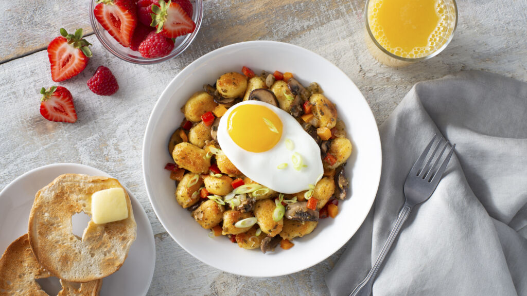 Gnocchi-breakfast-served-with-egg-mushrooms-and-pesto