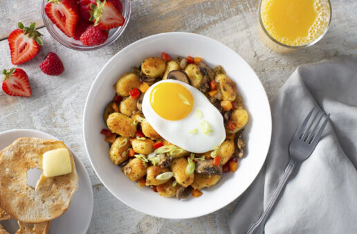 Gnocchi-breakfast-served-with-egg-mushrooms-and-pesto