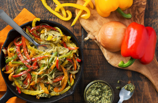 pepper-and-onion-pesto-medley-served-in-a-pan