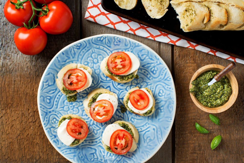 tomato-and-fresh-mozzarella-bread-crostini