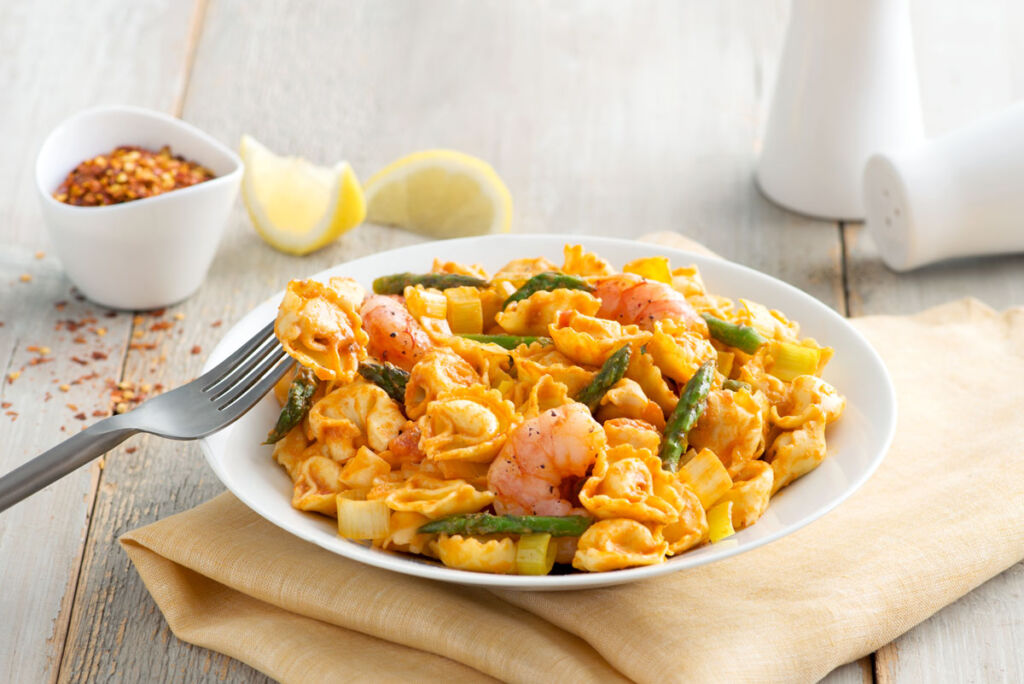 tortellini-with-asparagus-and-shrimp-served-on-a-plate