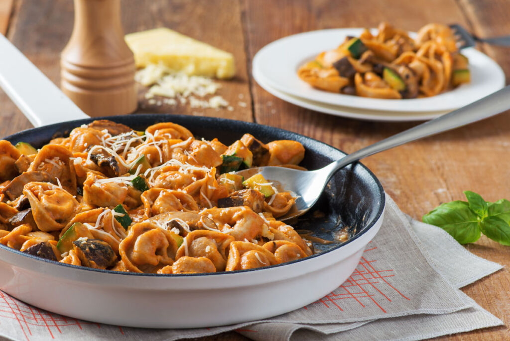 Tortellini au fromage dans une sauce rosée