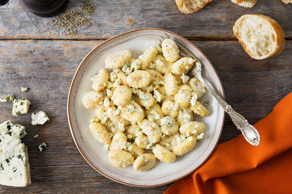 alfredo-gnocchi-with-crumbled-blue-cheese